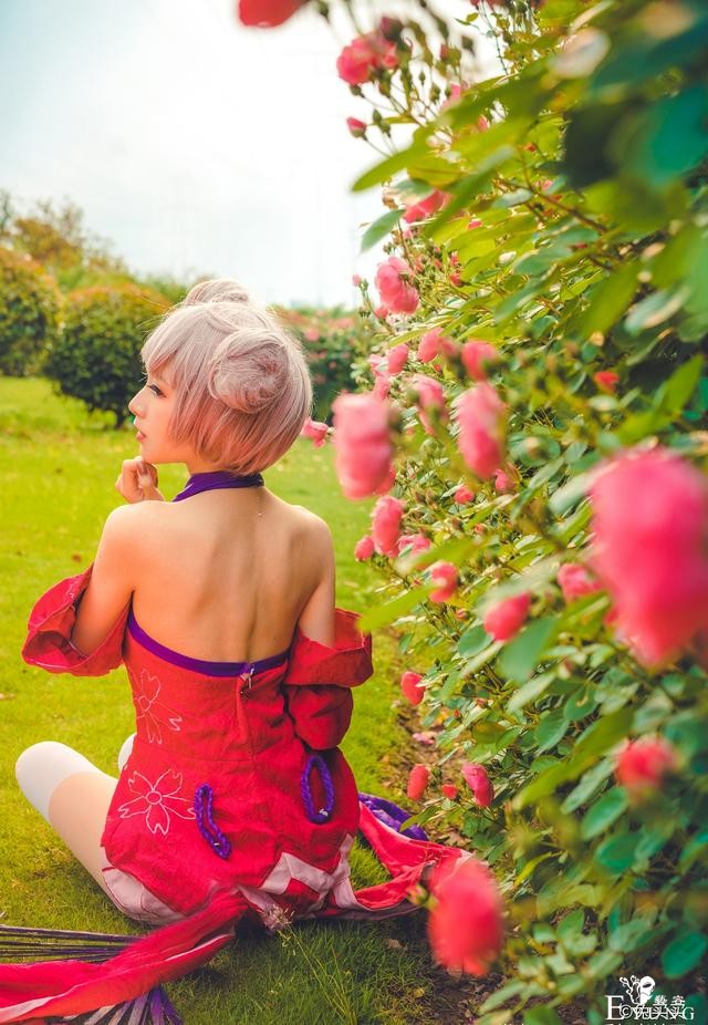 《王者荣耀》小乔cos，甜美惊艳，比玫瑰花还要有魅力-7.jpg