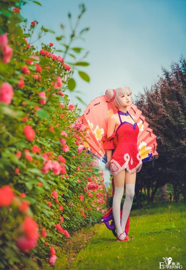 《王者荣耀》小乔cos，甜美惊艳，比玫瑰花还要有魅力-2.jpg
