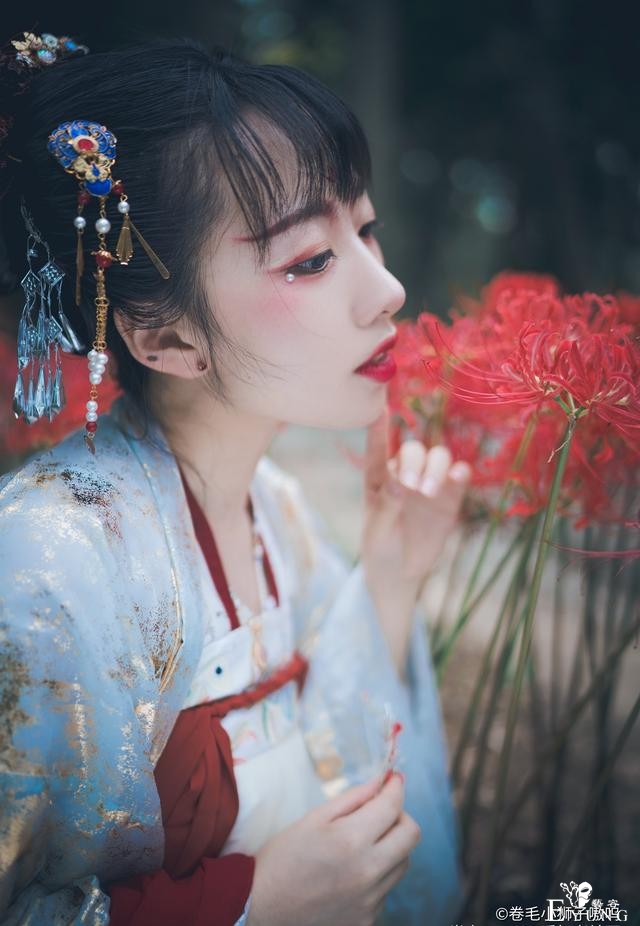 汉服：明眸皓齿，绝美雅致，一瞥一笑皆拨人心弦-1.jpg