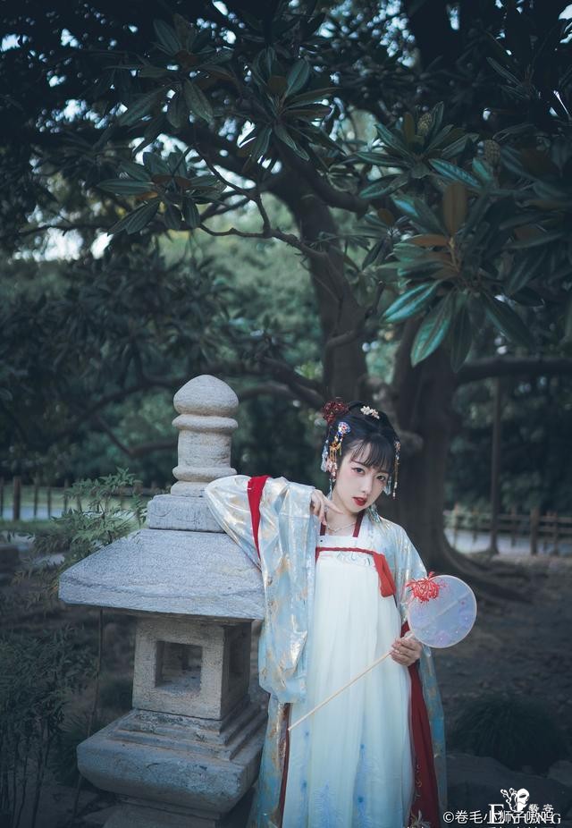 汉服：明眸皓齿，绝美雅致，一瞥一笑皆拨人心弦-8.jpg