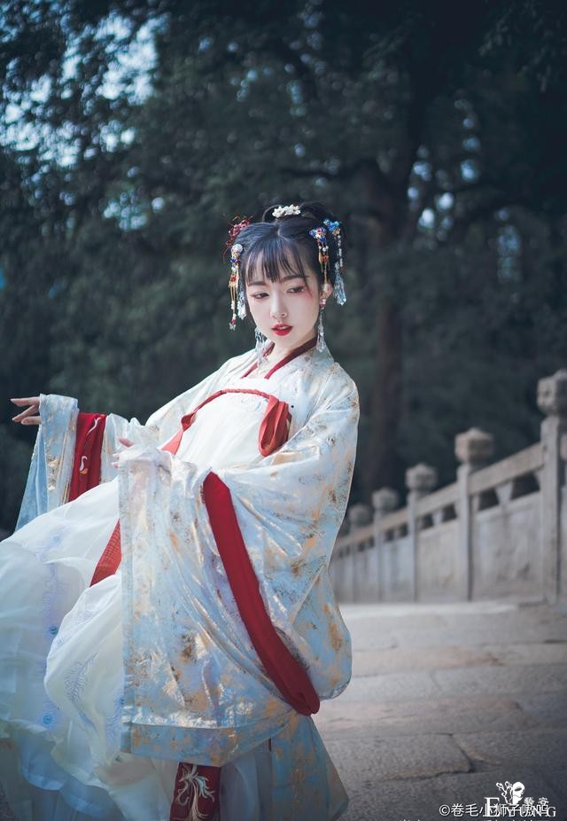 汉服：明眸皓齿，绝美雅致，一瞥一笑皆拨人心弦-7.jpg
