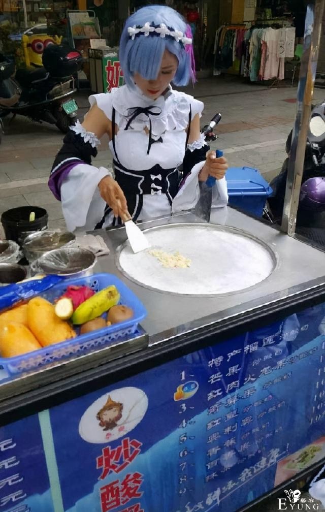 为卖大闸蟹出奇招，商家放了个娘化萌妹子做宣传-5.jpg