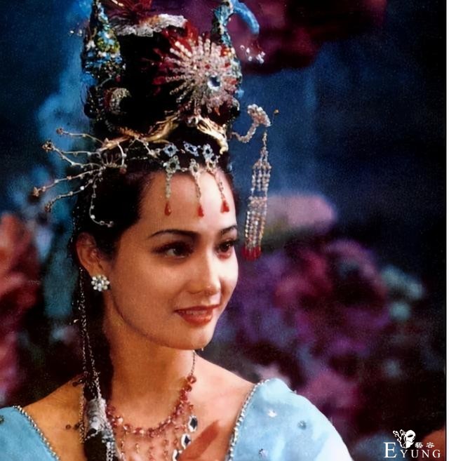 你发现了吗？西游记六小龄童也曾“男扮女装”，这个女角色是谁？-2.jpg