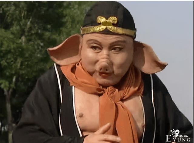 你发现了吗？西游记六小龄童也曾“男扮女装”，这个女角色是谁？-3.jpg