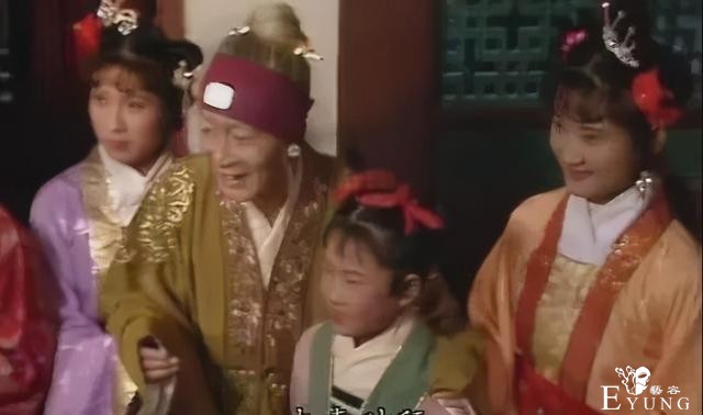 你发现了吗？西游记六小龄童也曾“男扮女装”，这个女角色是谁？-4.jpg