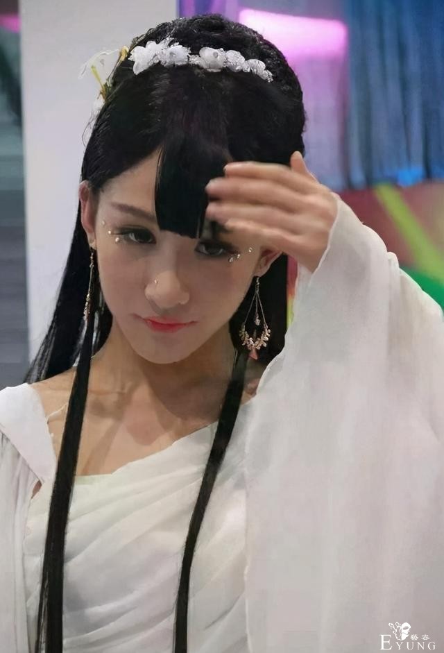 中国伪娘只因美貌，半夜被导演叫进房？这是有多美？-1.jpg