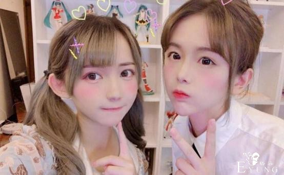 女装大佬轩墨宝宝，穿上皮卡丘上衣超可爱，不愧是最萌伪娘-2.jpg