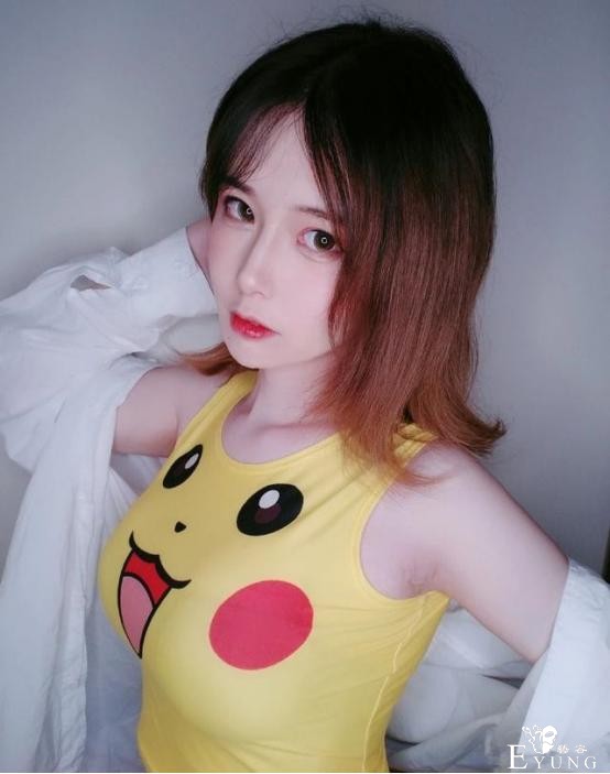女装大佬轩墨宝宝，穿上皮卡丘上衣超可爱，不愧是最萌伪娘-3.jpg