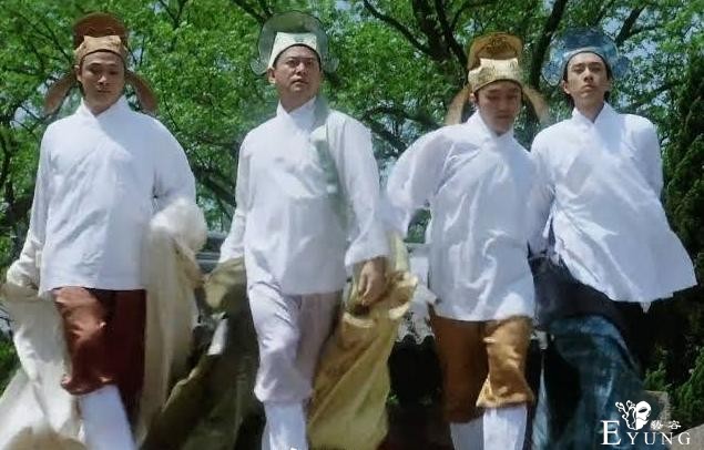 EVA要出新衣服，网友吐槽有点像唐伯虎点秋香，感觉回不去了-2.jpg