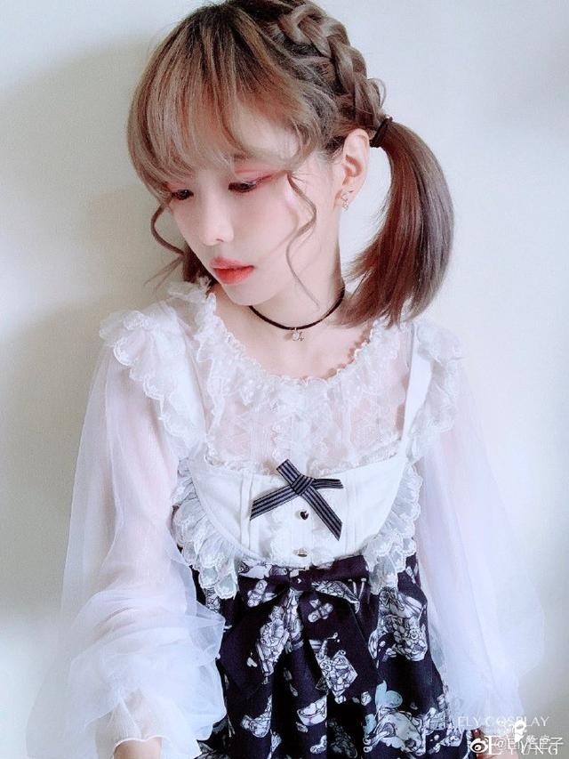 Coser  ElyEE子_Lolita装扮-4.jpg