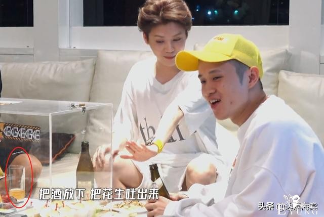 《哈哈》首播，鹿晗邓超陈赫喝啤酒，有谁注意鹿晗杯中物？真自律-7.jpg