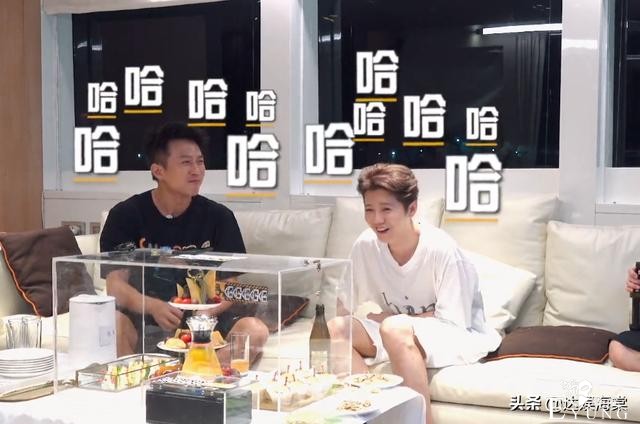 《哈哈》首播，鹿晗邓超陈赫喝啤酒，有谁注意鹿晗杯中物？真自律-9.jpg