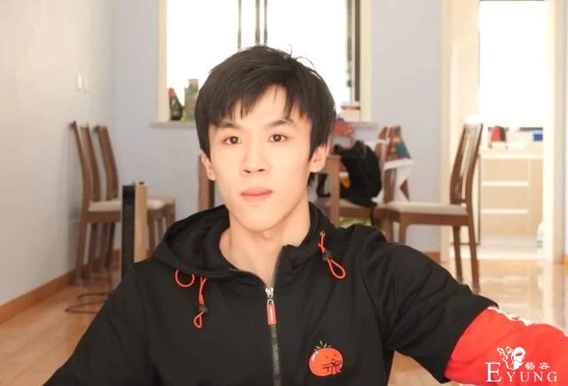 在做全职UP之前，B站大佬都在干啥？蕾丝当解说，敬汉卿做销售-1.jpg