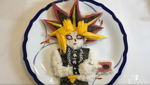 日本网友cos成巨神兵做饭，摆盘都要摆成武藤游戏的形状-5.jpg