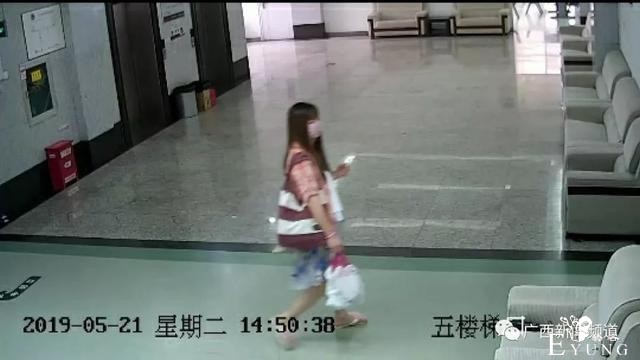 奇葩｜南宁某高校图书馆出现“变装男”，穿女装做不可描述动作-4.jpg