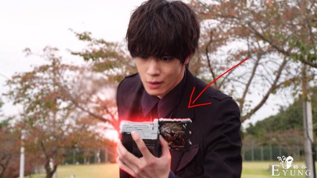假面骑士龙纹剑士为何如此强大？魔法书暗藏玄机，拔刀瞬间变三册-2.jpg