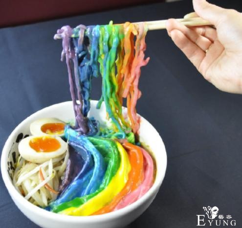 日本拉面店推出彩虹拉面，这颜色认真的么-3.jpg