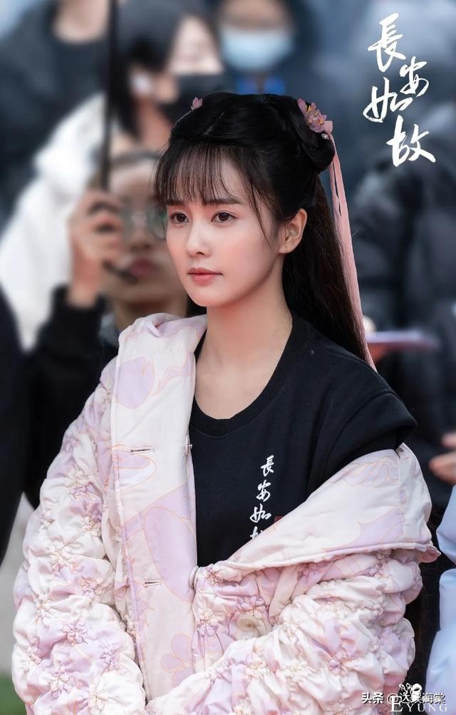 和成毅上综艺组CP后，白鹿新剧模仿璇玑造型，路人视角气质满满-6.jpg