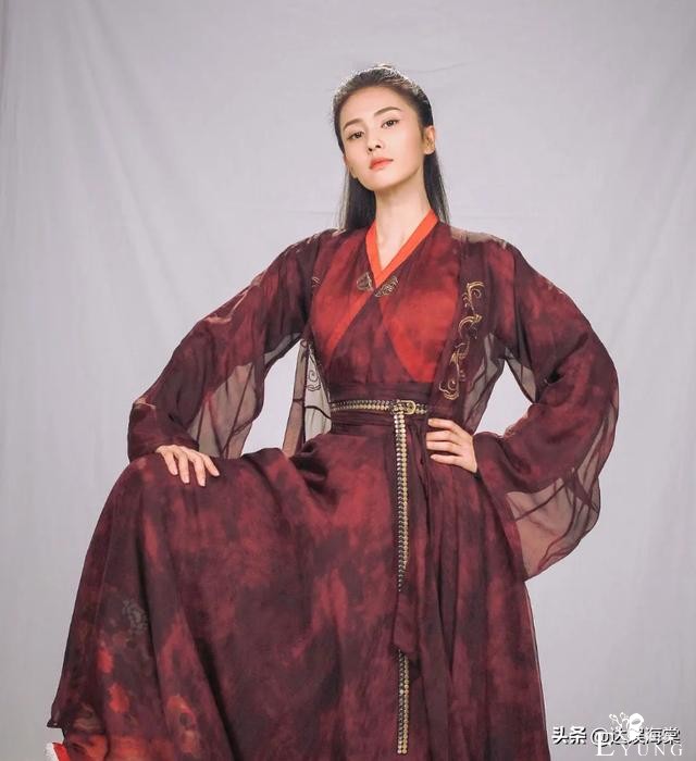 和成毅上综艺组CP后，白鹿新剧模仿璇玑造型，路人视角气质满满-11.jpg