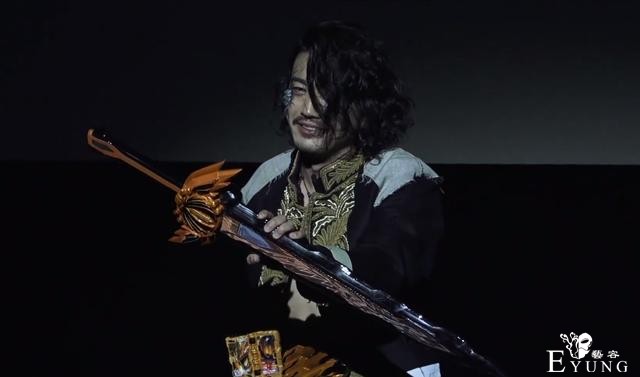 假面骑士圣刃：不死鸟现场变身披露，笑声太魔性，不愧是反派大佬-5.jpg