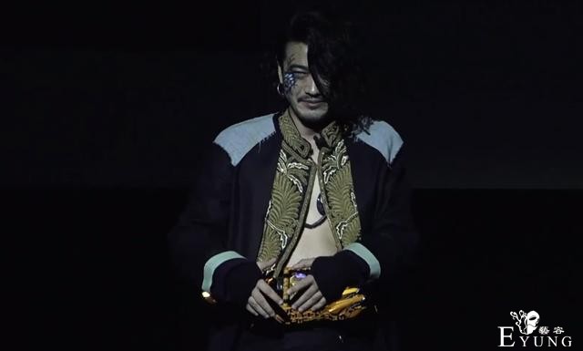 假面骑士圣刃：不死鸟现场变身披露，笑声太魔性，不愧是反派大佬-3.jpg