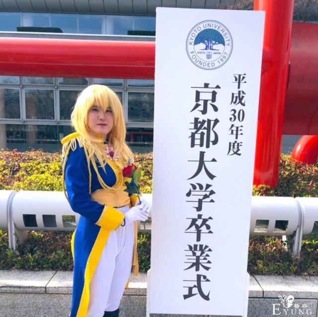 日本学生太中二了，在课堂上COS鬼灭之刃，还给同学讲物理题-4.jpg