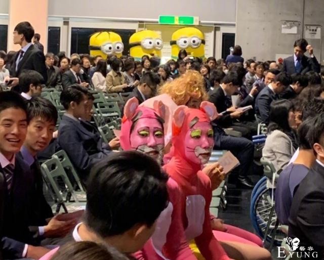 日本学生太中二了，在课堂上COS鬼灭之刃，还给同学讲物理题-5.jpg