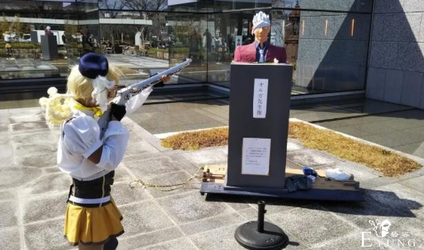 日本学生太中二了，在课堂上COS鬼灭之刃，还给同学讲物理题-6.jpg