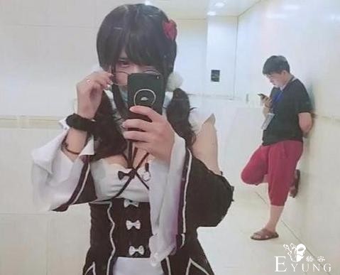 漫展如何辨别女装大佬？除了听声音，还可以看4个地方-1.jpg