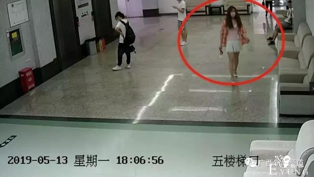 变态！南宁某高校图书馆出现“变装男”，穿女装做不雅动作！-6.jpg