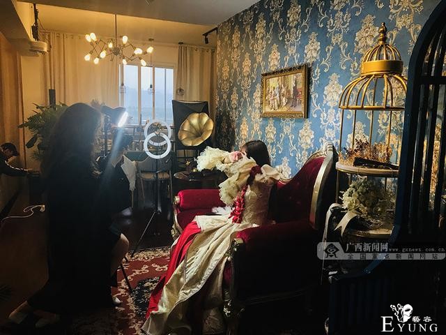 年轻人为发朋友圈有多拼？南宁这些换装自拍馆火了-4.jpg