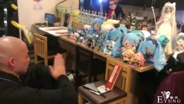 日本网友去神社，发现里边有尊高达，有的寺还供着初音和奥特曼呢-5.jpg