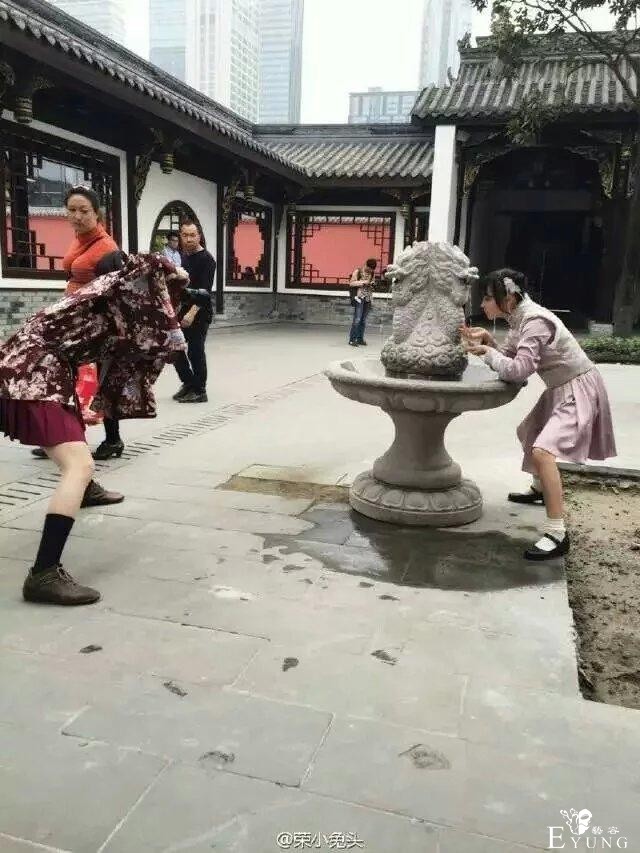 为什么很多COS都只拍上半身？因为下面简直不能看啊-6.jpg