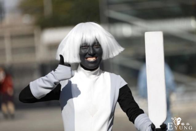上海漫展神COS盘点：五条悟拉二胡，旧剑金闪闪蹬自行车-4.jpg