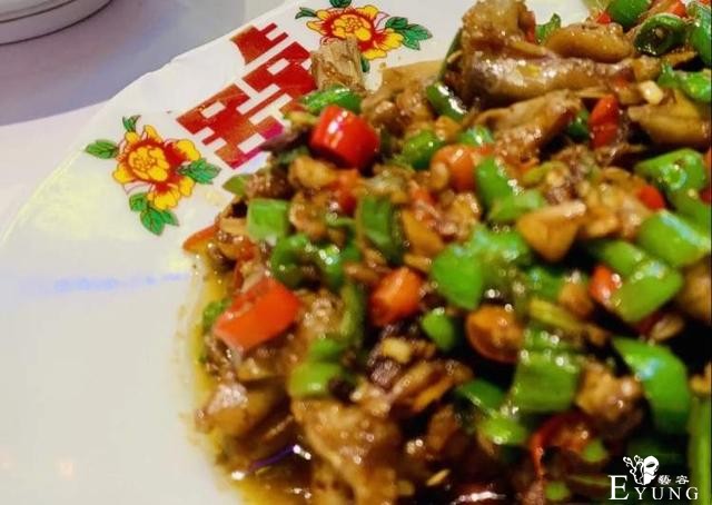干饭魂看过来！穿民国装，拍照能打折！苍梧路上这家江湖菜馆：想吃的菜这里全都有-6.jpg