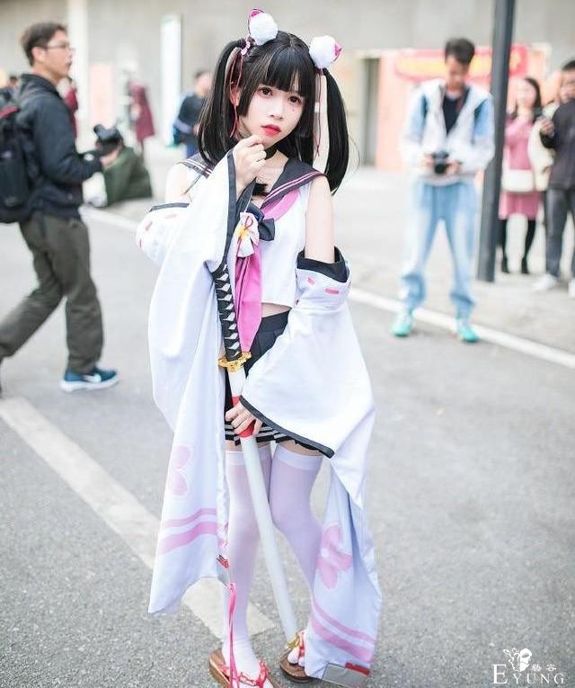 你的路走窄了！职业coser应该是这么赚钱的，人设很重要-1.jpg