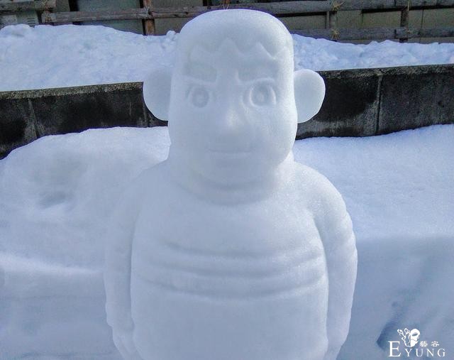 不仅仅有梦幻般的冰苹果，日本的雪人也太二次元了-2.jpg
