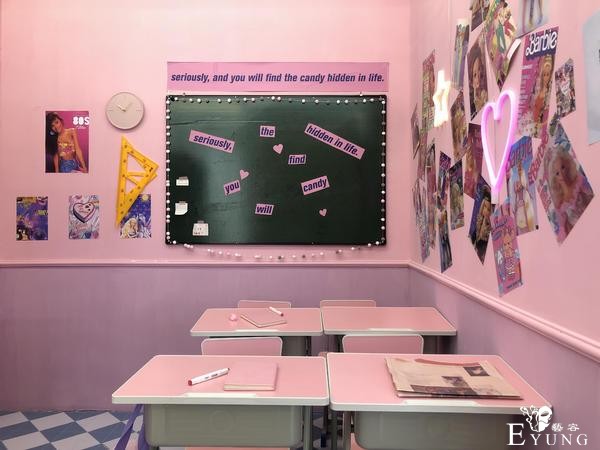 没有摄影师也能拍“大片”？换装自拍馆带你解锁自拍新招式-5.jpg