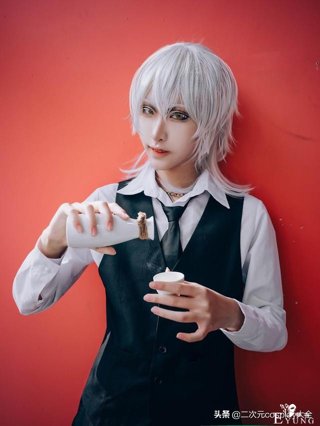 《刀剑乱舞》鹤丸国永cos，帅气绅士，手控颜控表示都很满足-2.jpg