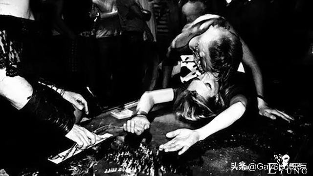 探索柏林变装社区，从他到她，性别不止64种-1.jpg