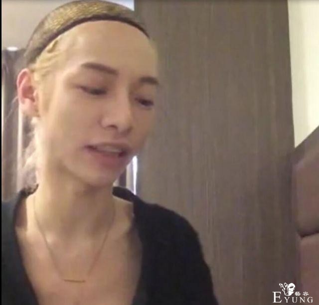 伪娘Kiwebaby直播穿衣变装 转身后亮了！-10.jpg