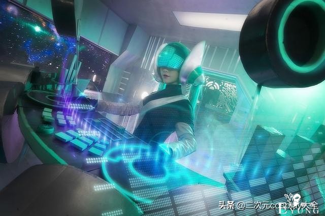 《英雄联盟》琴瑟仙女cos，科技效果好看到飞起，大片感十足-4.jpg