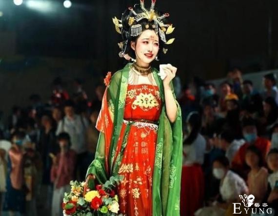 国内漫展又有瓜，coser到现场才发现临时取消了-3.jpg
