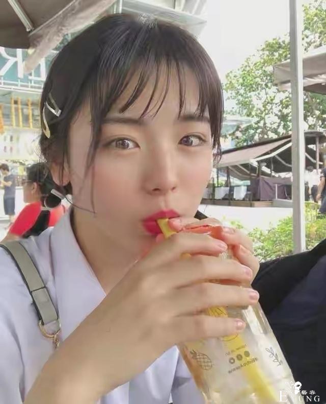 日本16岁高中生火了，因男扮女装引关注，网友：女生都自愧不如-2.jpg
