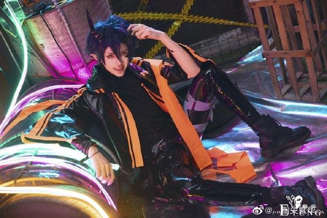 《明日方舟》送葬人&炎客cos，高冷小帅哥，撩愈的笑容太迷人-1.jpg