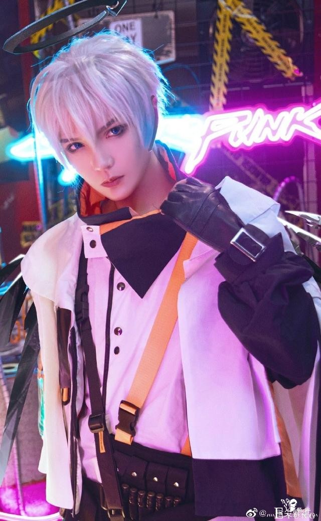 《明日方舟》送葬人&炎客cos，高冷小帅哥，撩愈的笑容太迷人-7.jpg