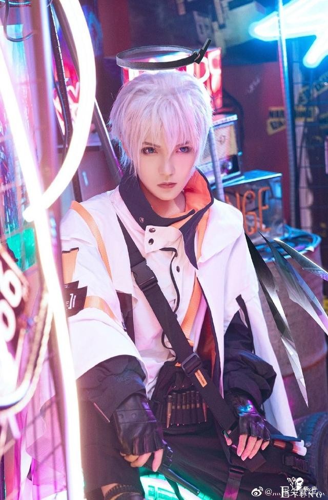 《明日方舟》送葬人&炎客cos，高冷小帅哥，撩愈的笑容太迷人-5.jpg