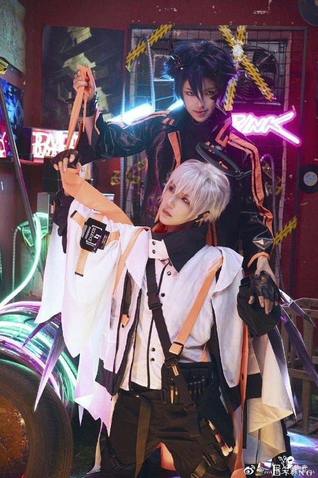 《明日方舟》送葬人&炎客cos，高冷小帅哥，撩愈的笑容太迷人-4.jpg