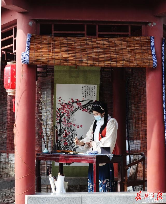 逛花展、拍大片、玩变装……东湖梅花节让你“梅”开眼笑-8.jpg