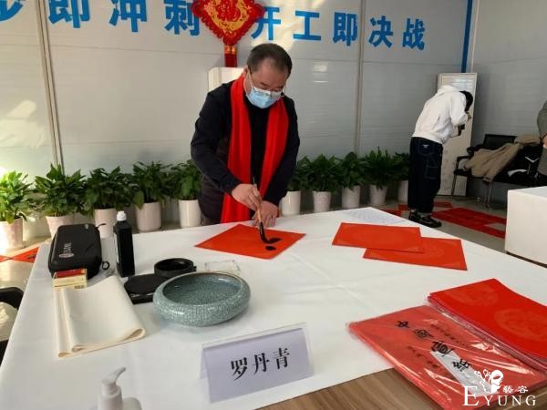 “回家有风险，钱包还会扁！”武汉这些横幅花式留人-9.jpg